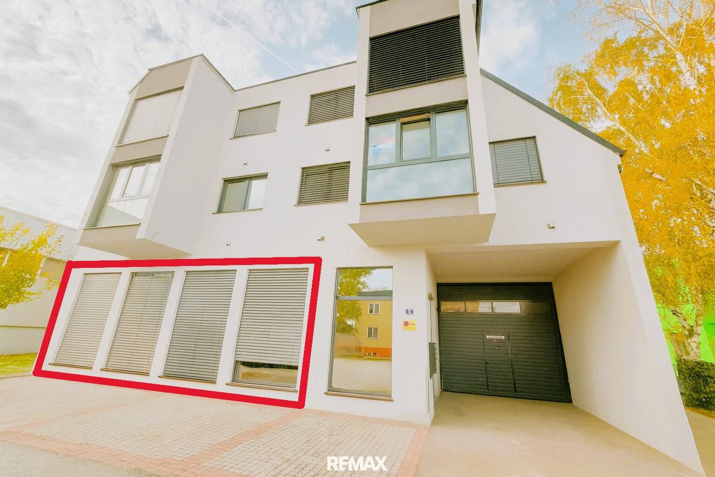 Bright 77 m² Ground Floor Office