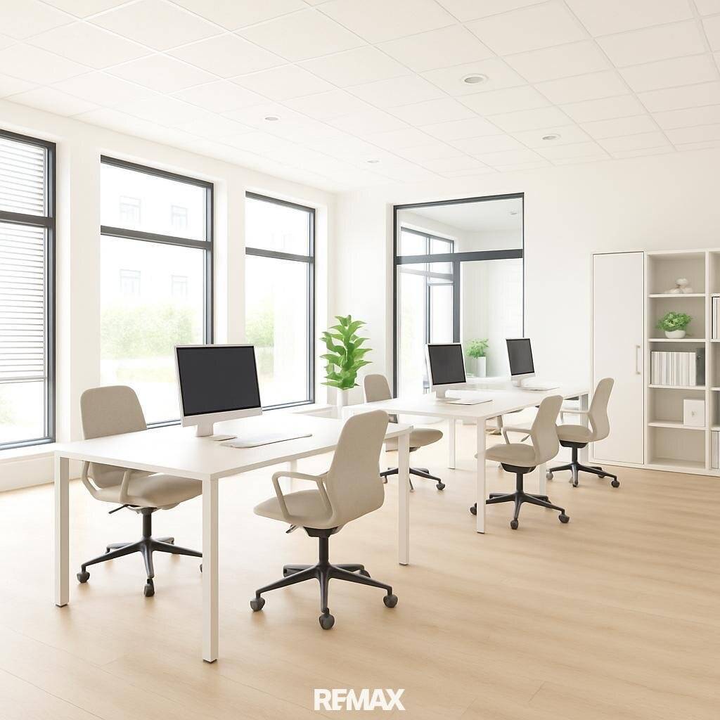 Bright 77 m² Ground Floor Office