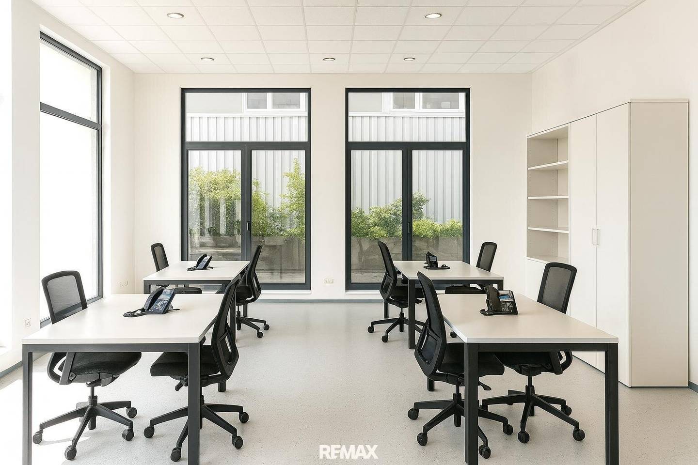 Bright 77 m² Ground Floor Office