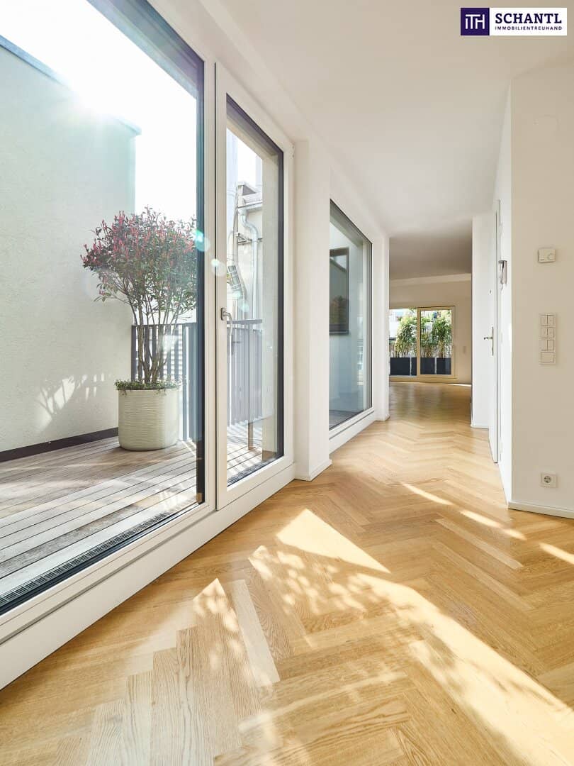 Top floor apartment two terraces courtyard view