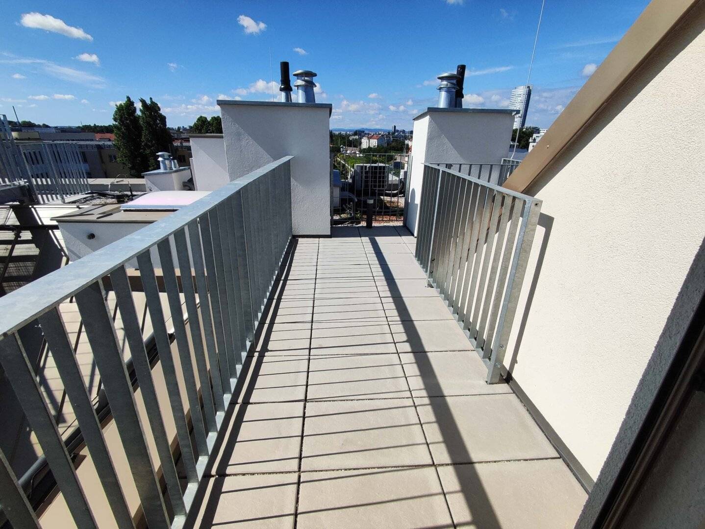 Sunny, stylish attic 3-room first occupancy with roof terrace Top 2/51