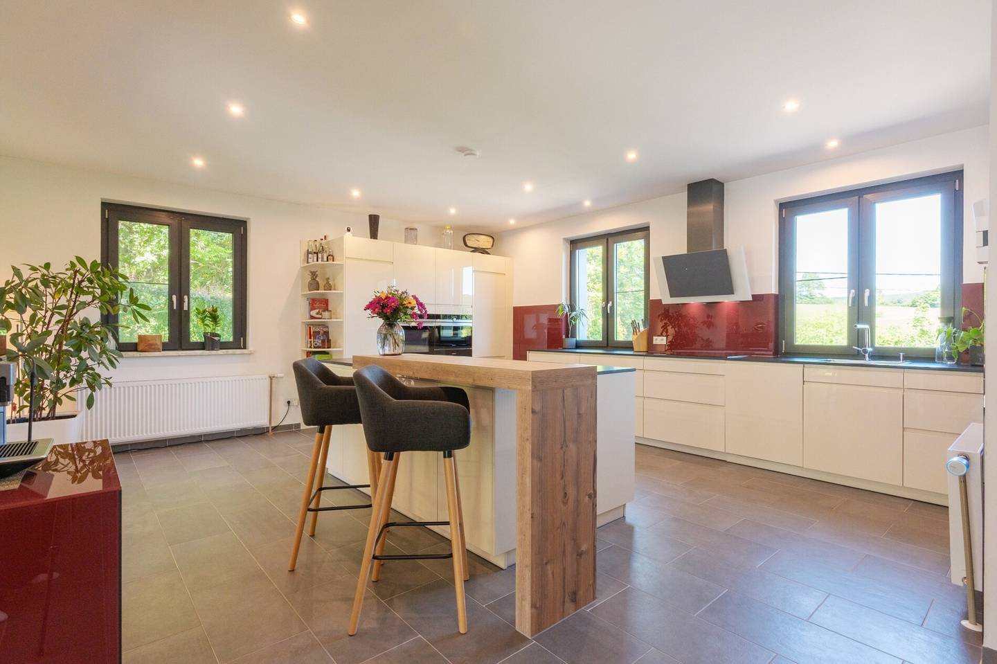 Modernized 6-Room House in Breitenfurt