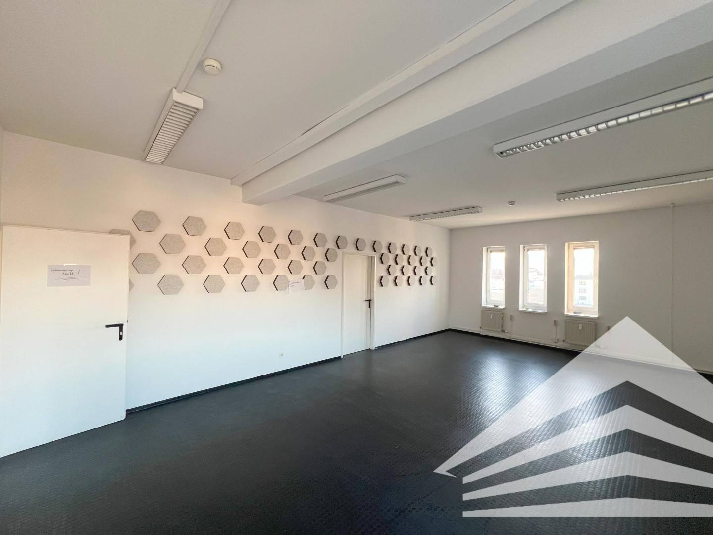 270 m² Bürofläche mit Teeküche und Parkplätzen Nähe Industriezeile!