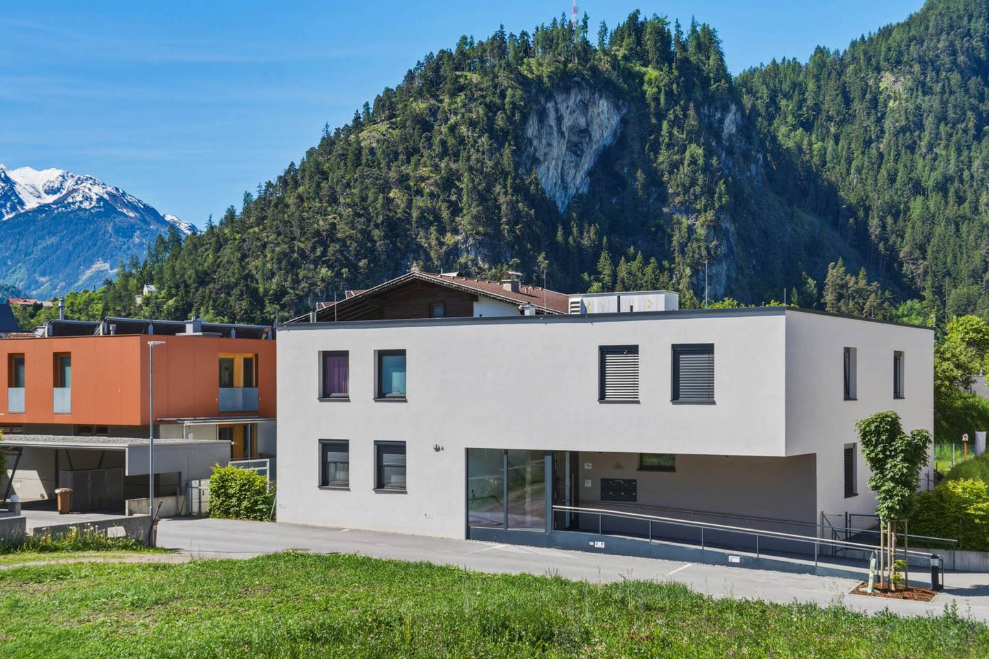 Neuwertige Wohnung mit Garten und Terrasse