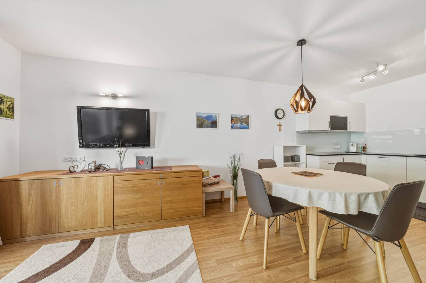 Neuwertige Wohnung mit Garten und Terrasse