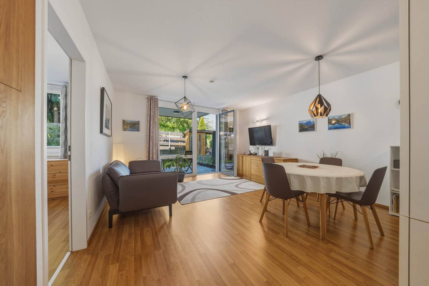 Neuwertige Wohnung mit Garten und Terrasse