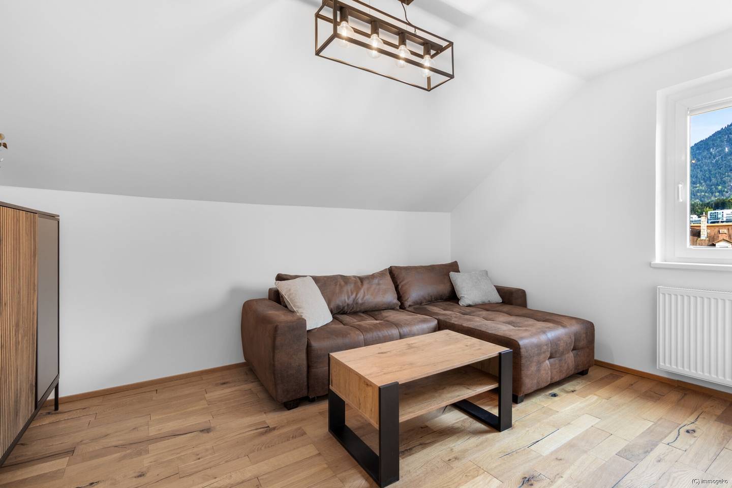 Dachgeschosswohnung kernsaniert vollmöbliert