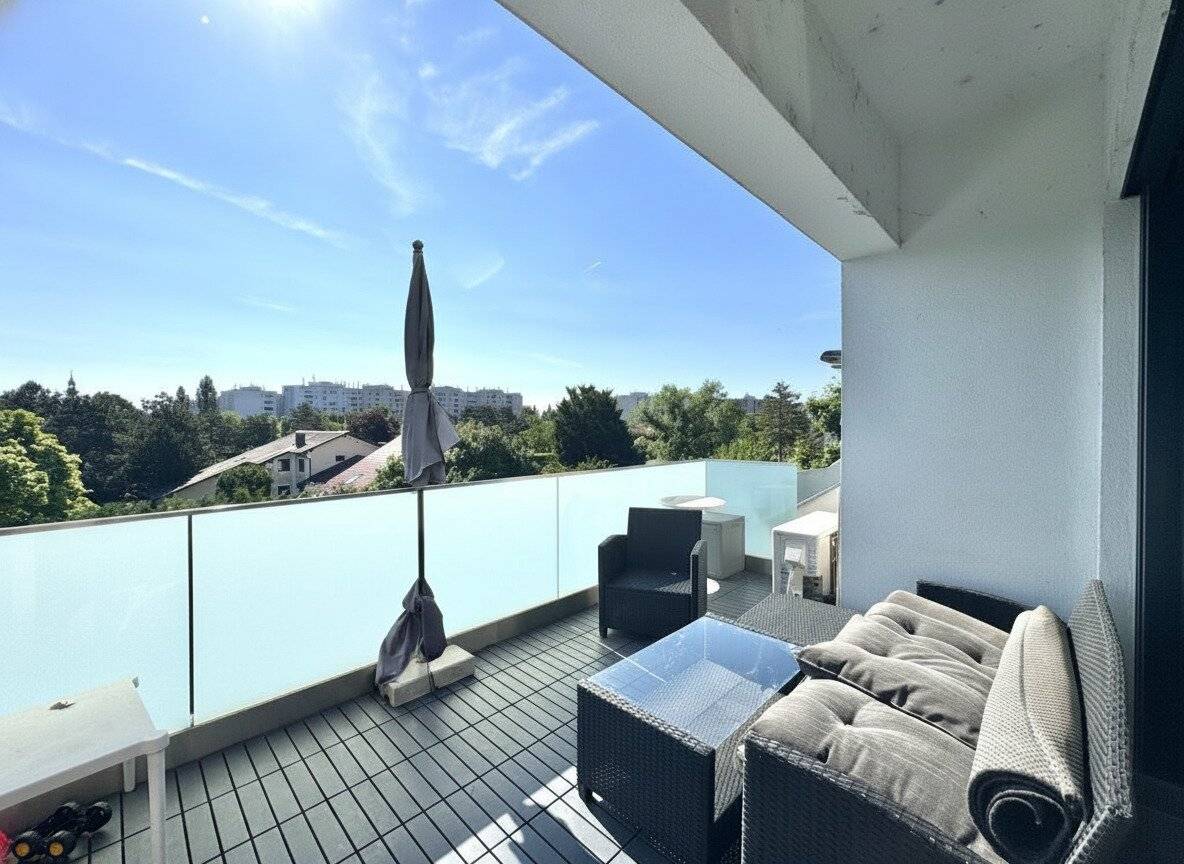 Premium Penthouse with Balcony