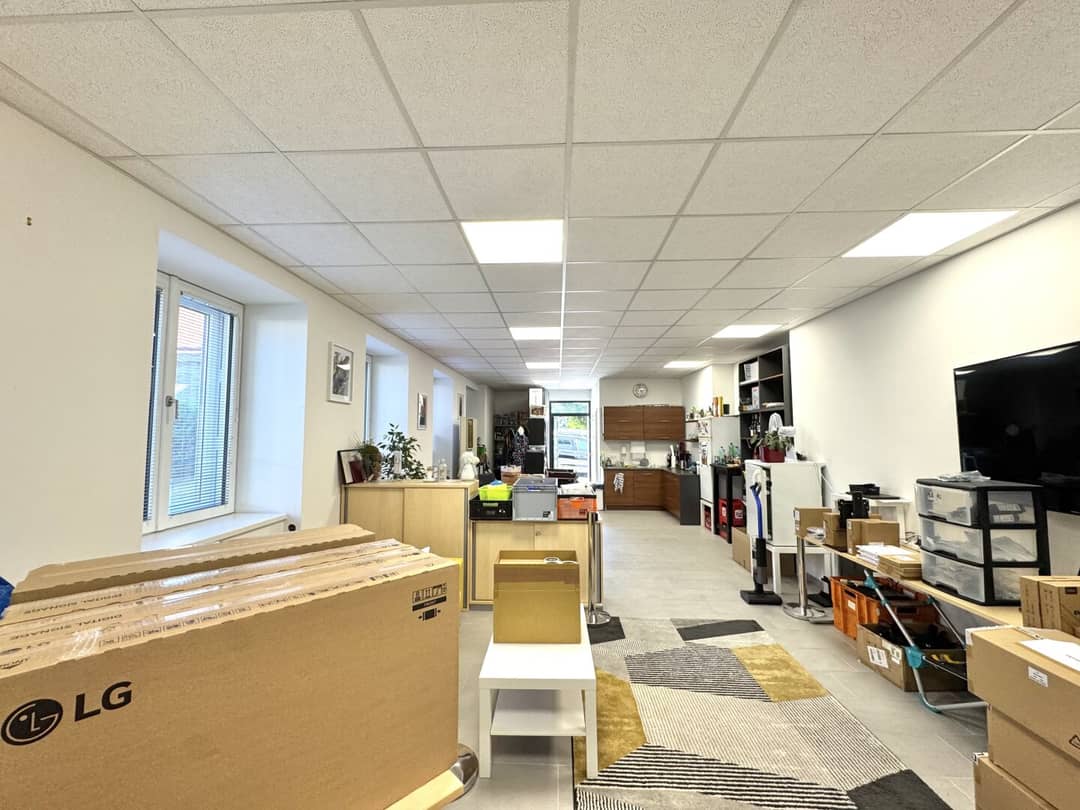 Sanierte Altbau Bürofläche mit Einbauküche in ruhiger Sackgassenlage