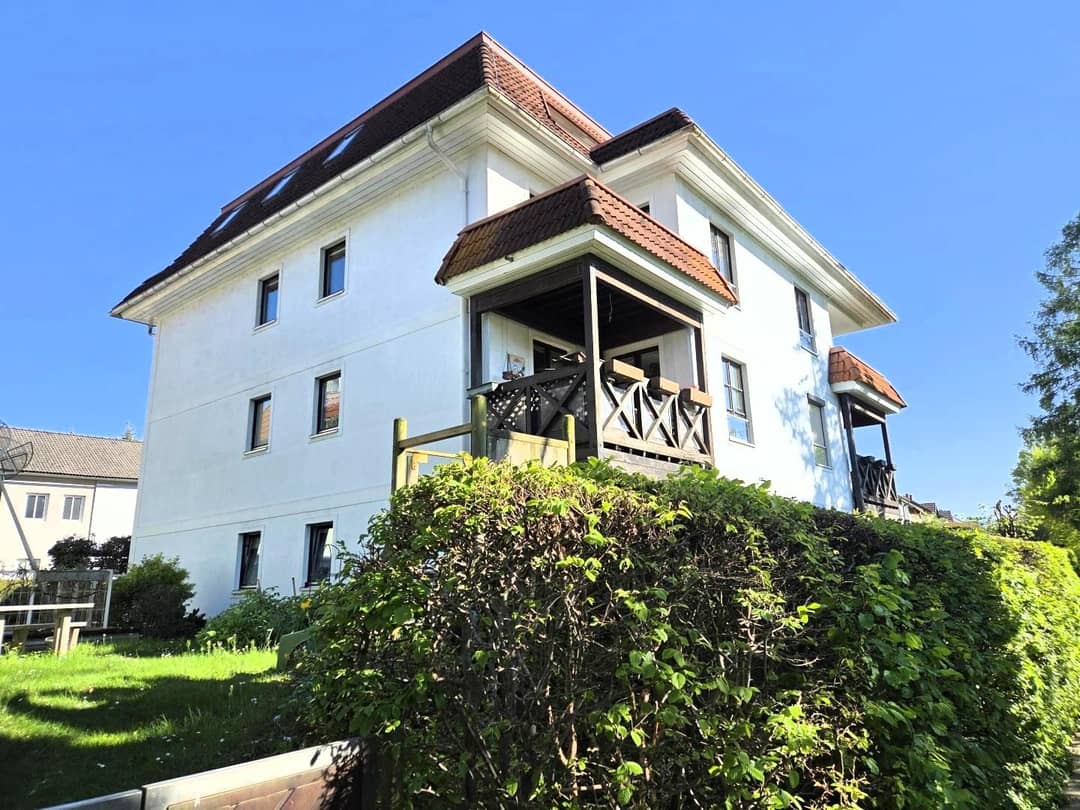 Aussichtsreiche Wohnung stadtnah mit Tiefgaragenstellplatz