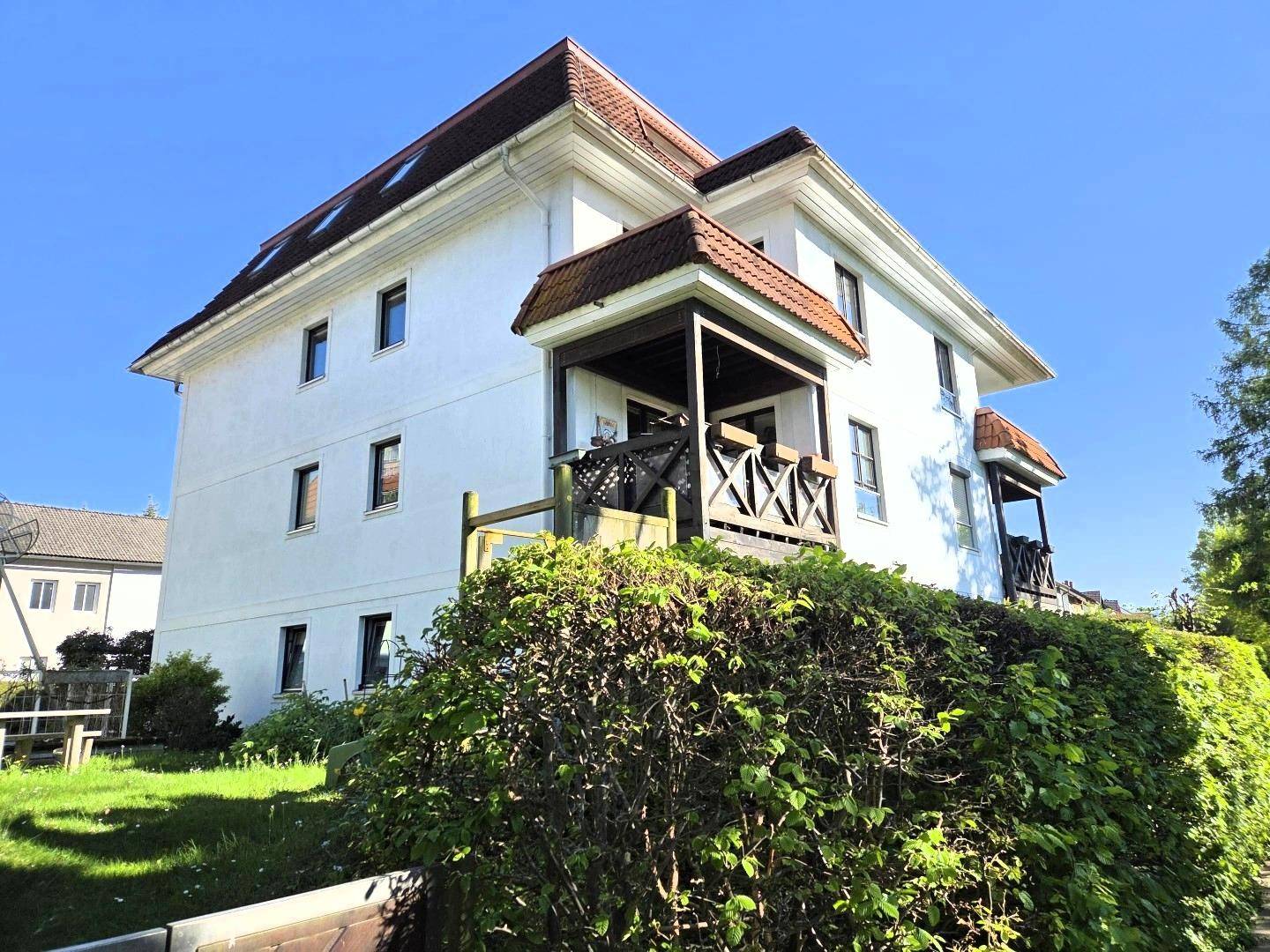 Aussichtsreiche Wohnung stadtnah mit Tiefgaragenstellplatz