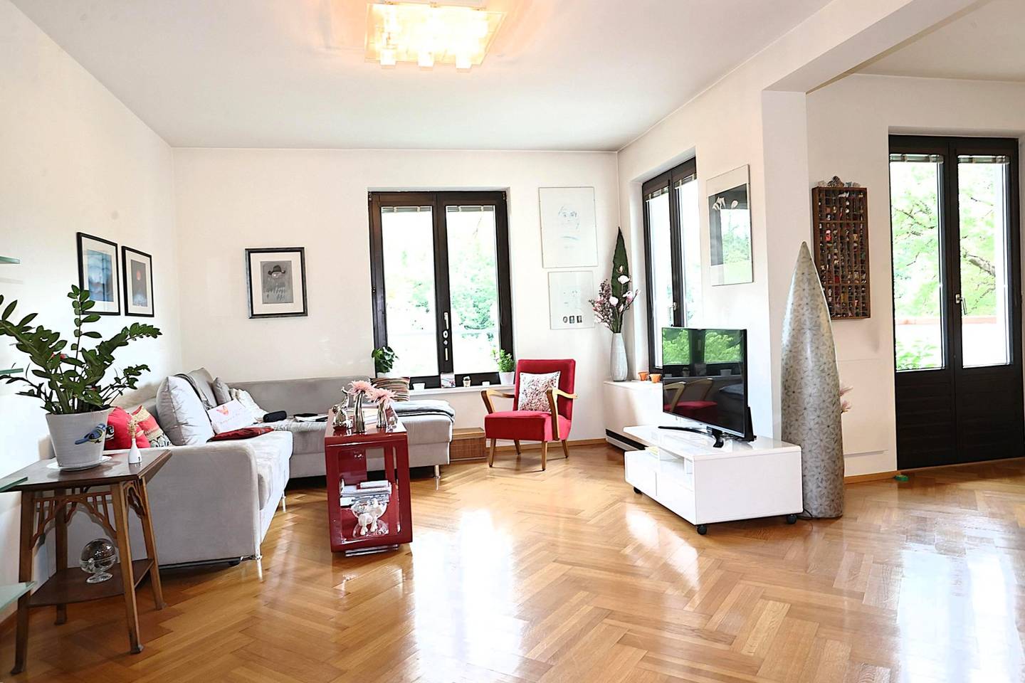 Aussichtsreiche Wohnung stadtnah mit Tiefgaragenstellplatz