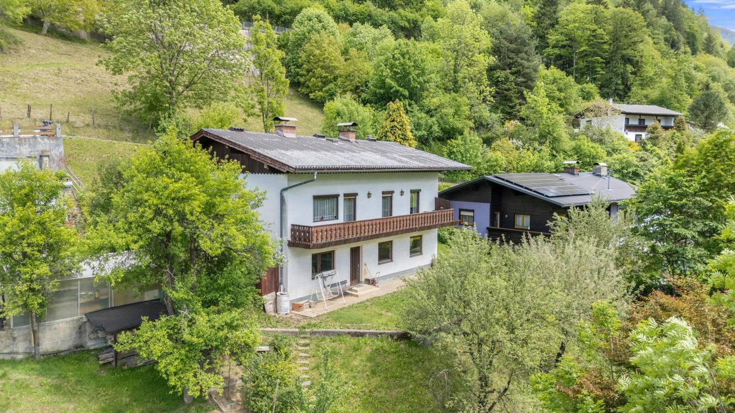 Einfamilienhaus mit Balkon und Garten