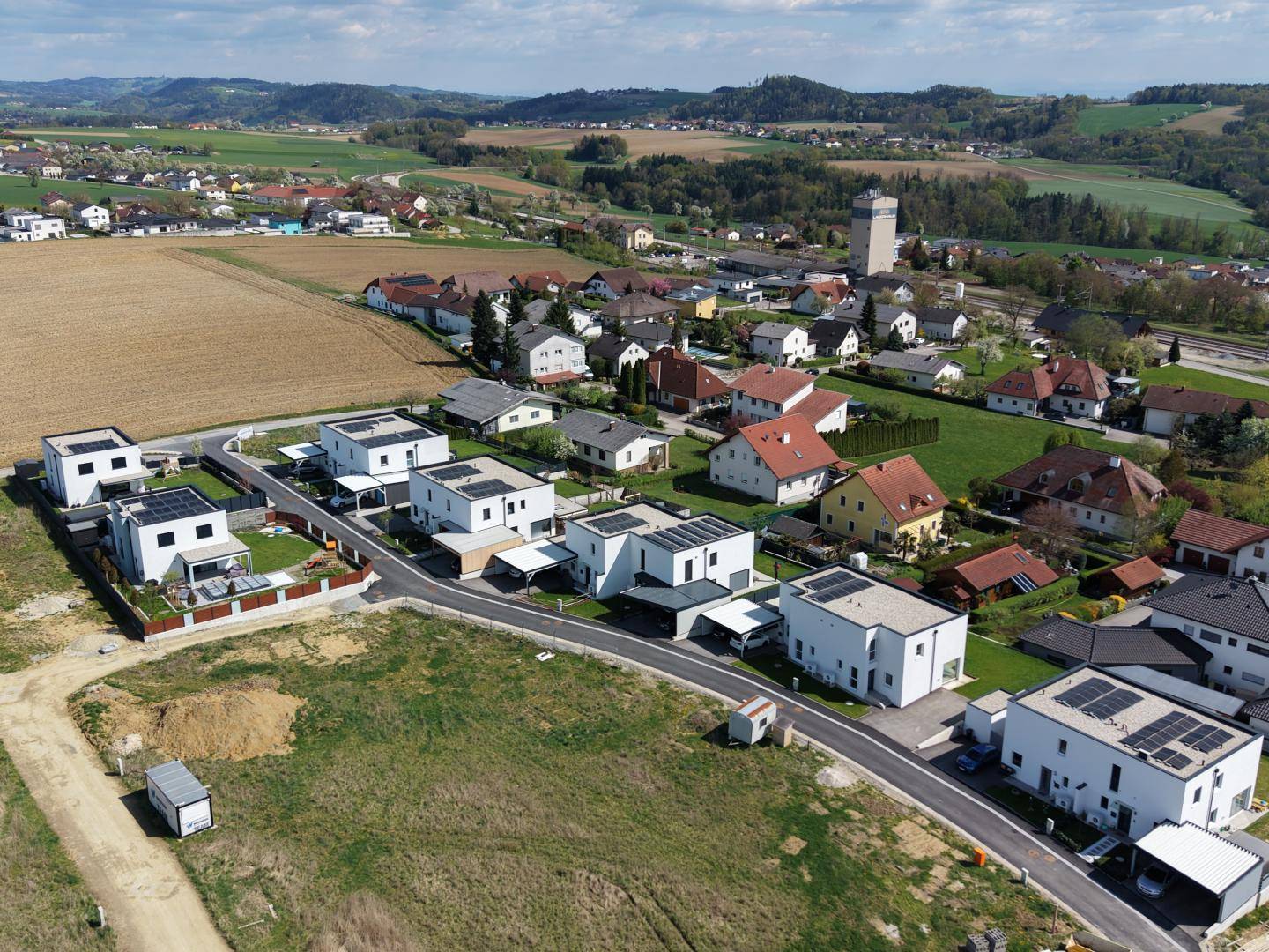 New build first occupancy apartment with garden and photovoltaic system