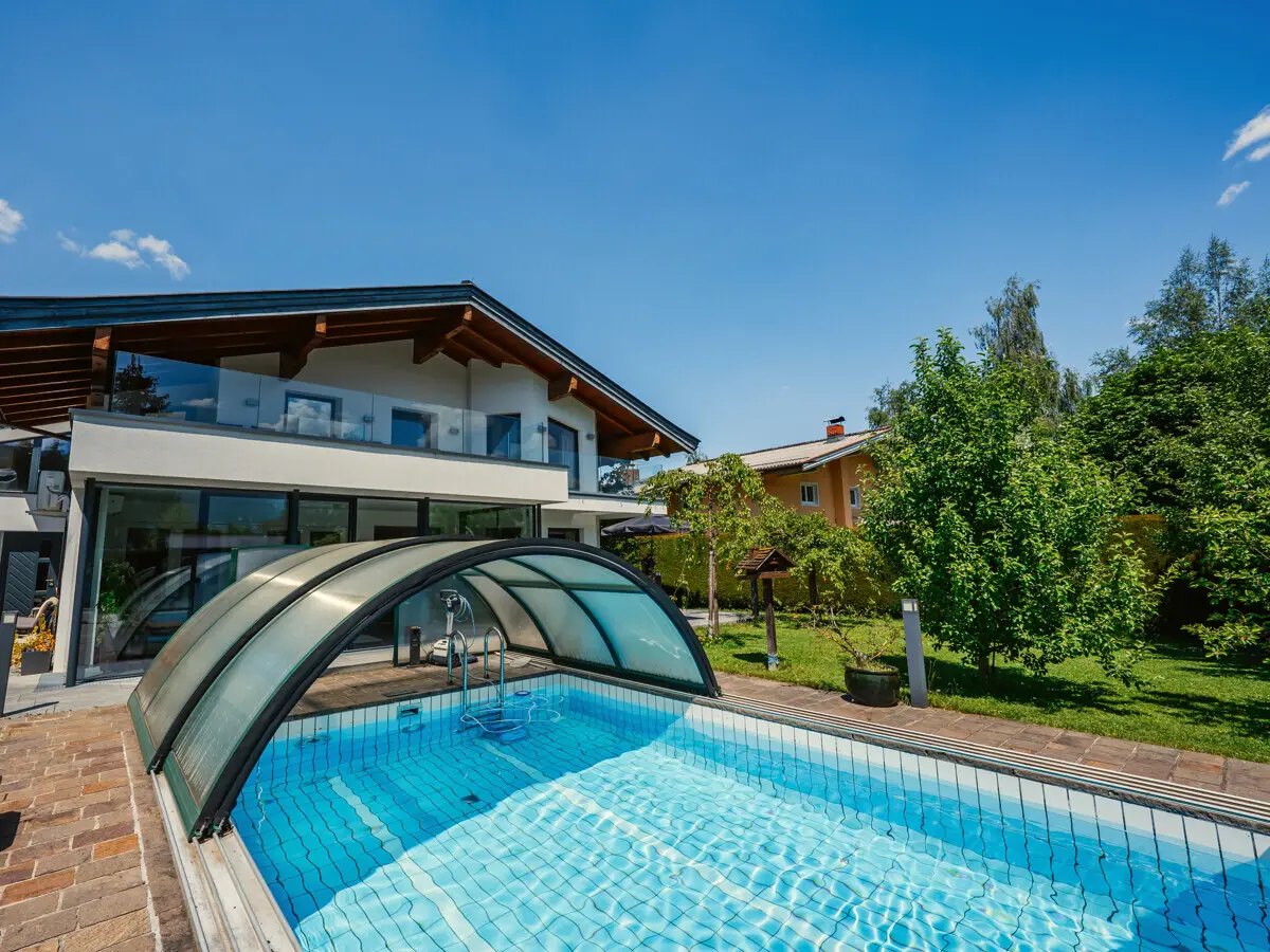 Family Home with Pool in Zell am See