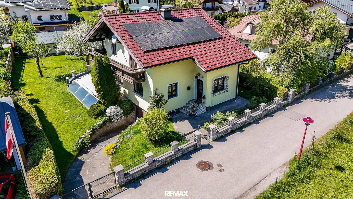 Renovated Family Home with 4 Garages in Bad Ischl