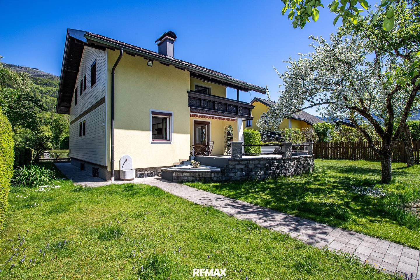 Renovated Family Home with 4 Garages in Bad Ischl