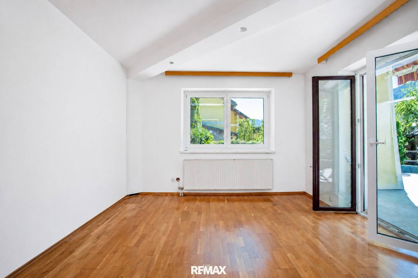 Renovated Family Home with 4 Garages in Bad Ischl