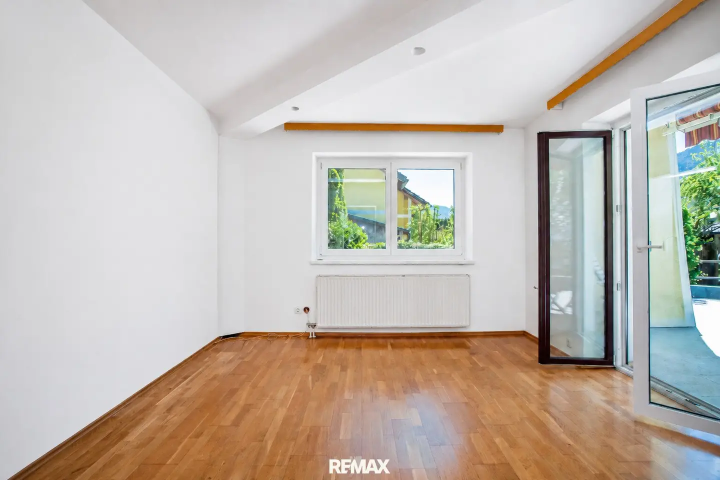 Renovated Family Home with 4 Garages in Bad Ischl