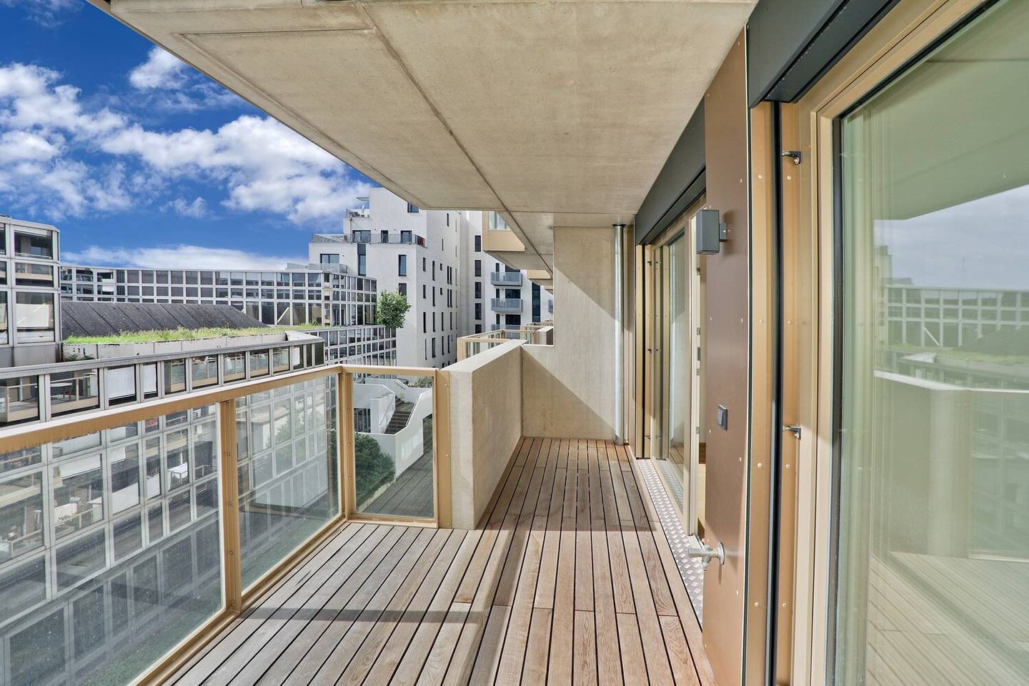 Modern new build apartment with loggia in 9th district