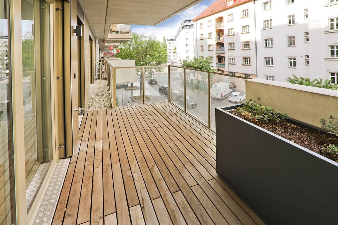 Newly built apartment with balcony near U4
