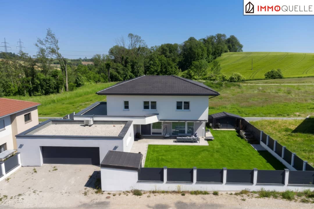 Einfamilienhaus mit Terrasse und Garten