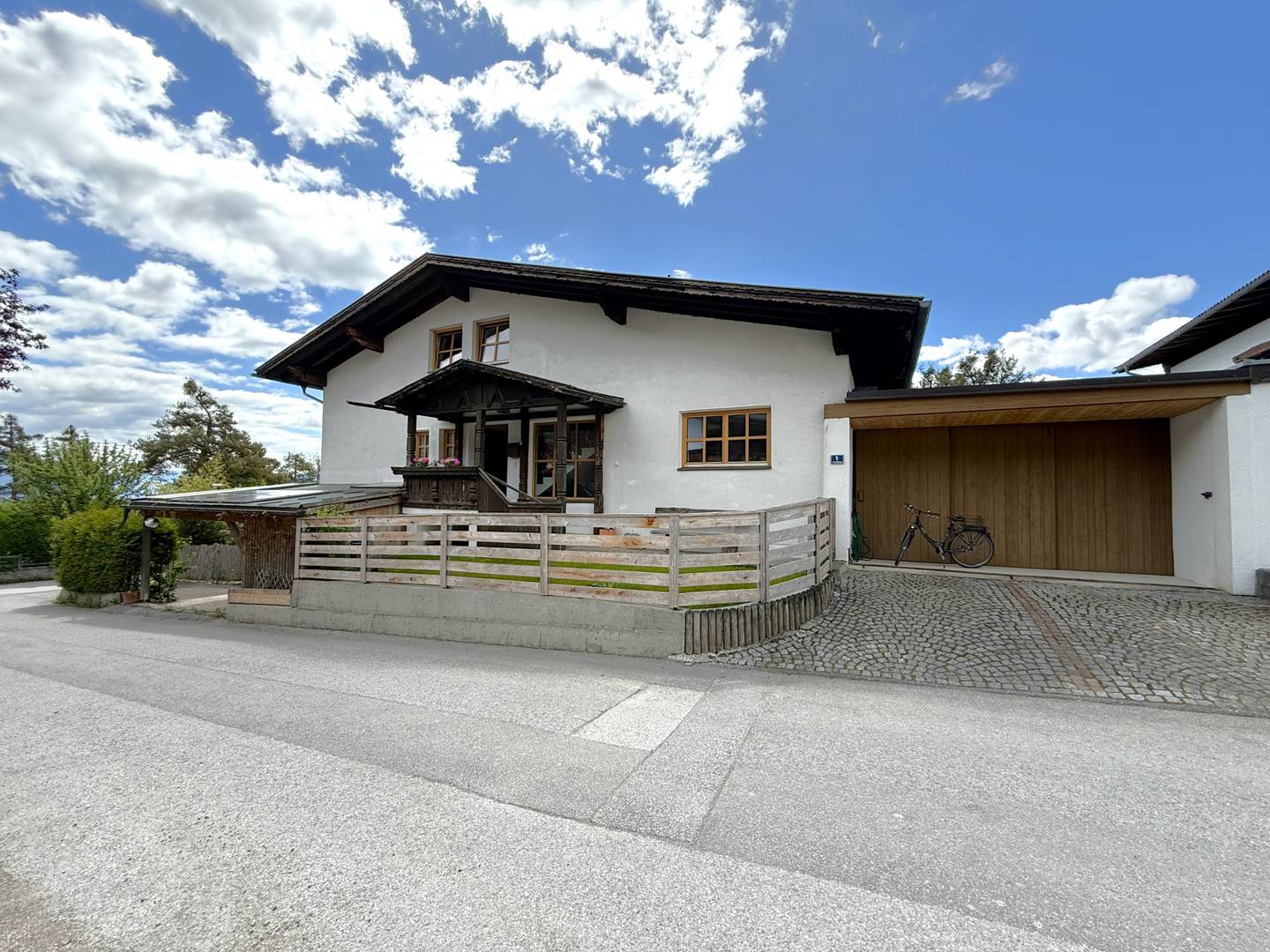 Anlegerwohnung in sonniger Lage mit Garten