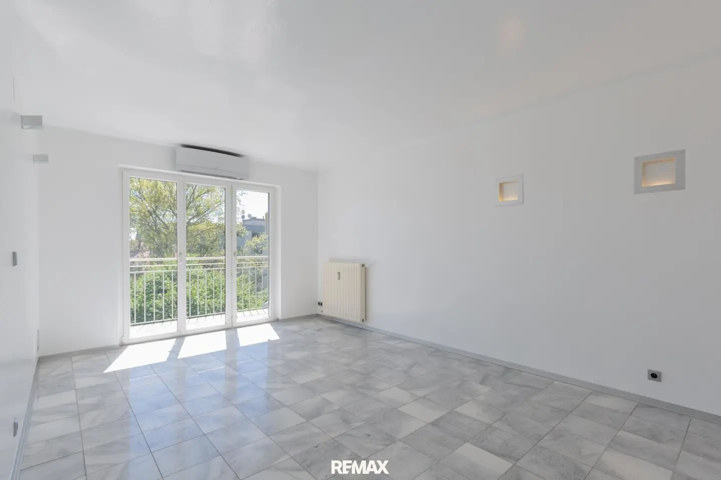 Wohnung sonniger Balkon und privater Laubengang