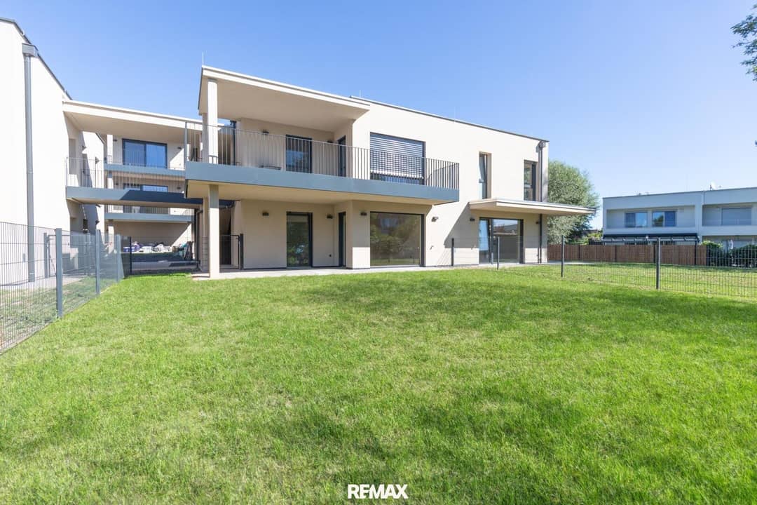 New build apartment with garden and sunny terrace