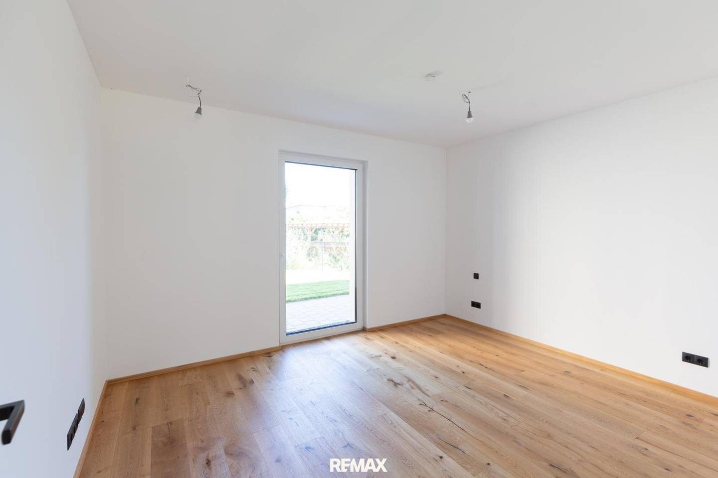 Neubau Wohnung mit Garten und sonniger Terrasse