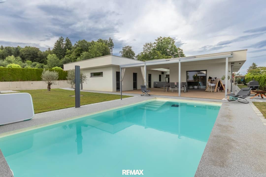 Terrasse und Pool