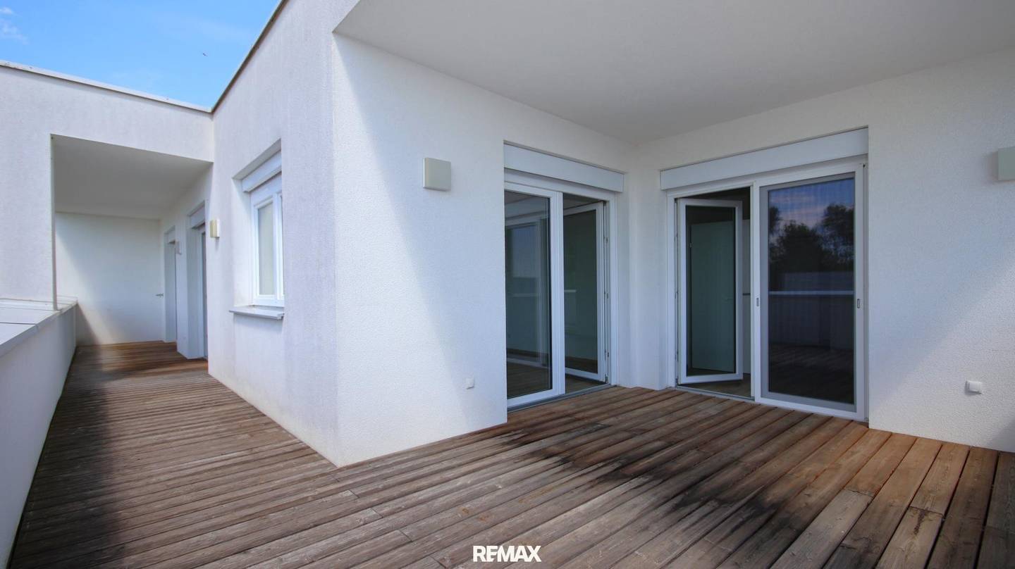 Neubauwohnung mit Terrasse und zwei Carportplätze