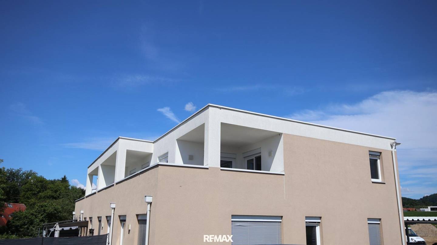 Neubauwohnung mit Terrasse und zwei Carportplätze