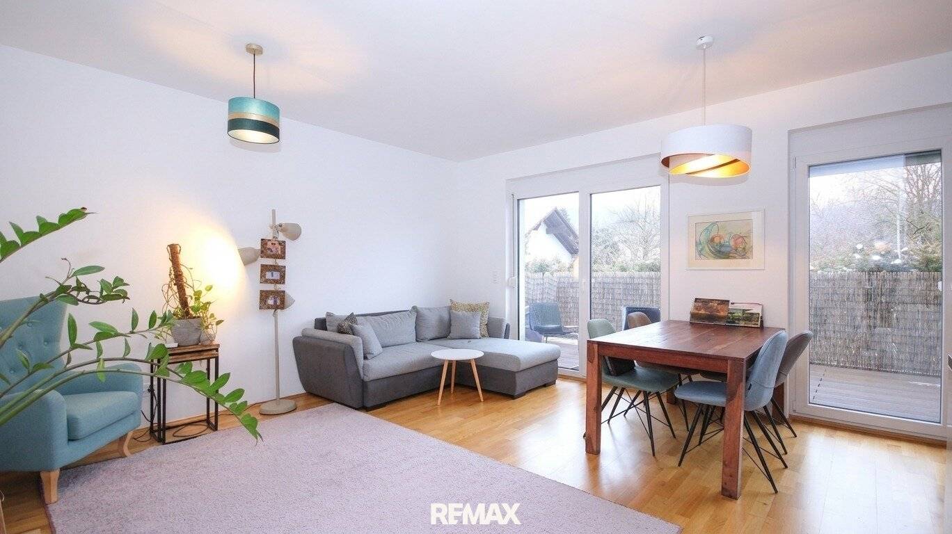 Neuwertige Maisonettewohnung mit Balkon Carport