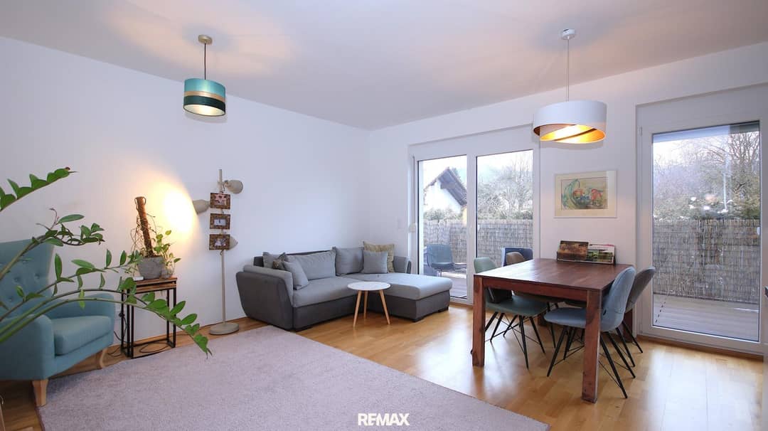 Neuwertige Maisonettewohnung mit Balkon Carport