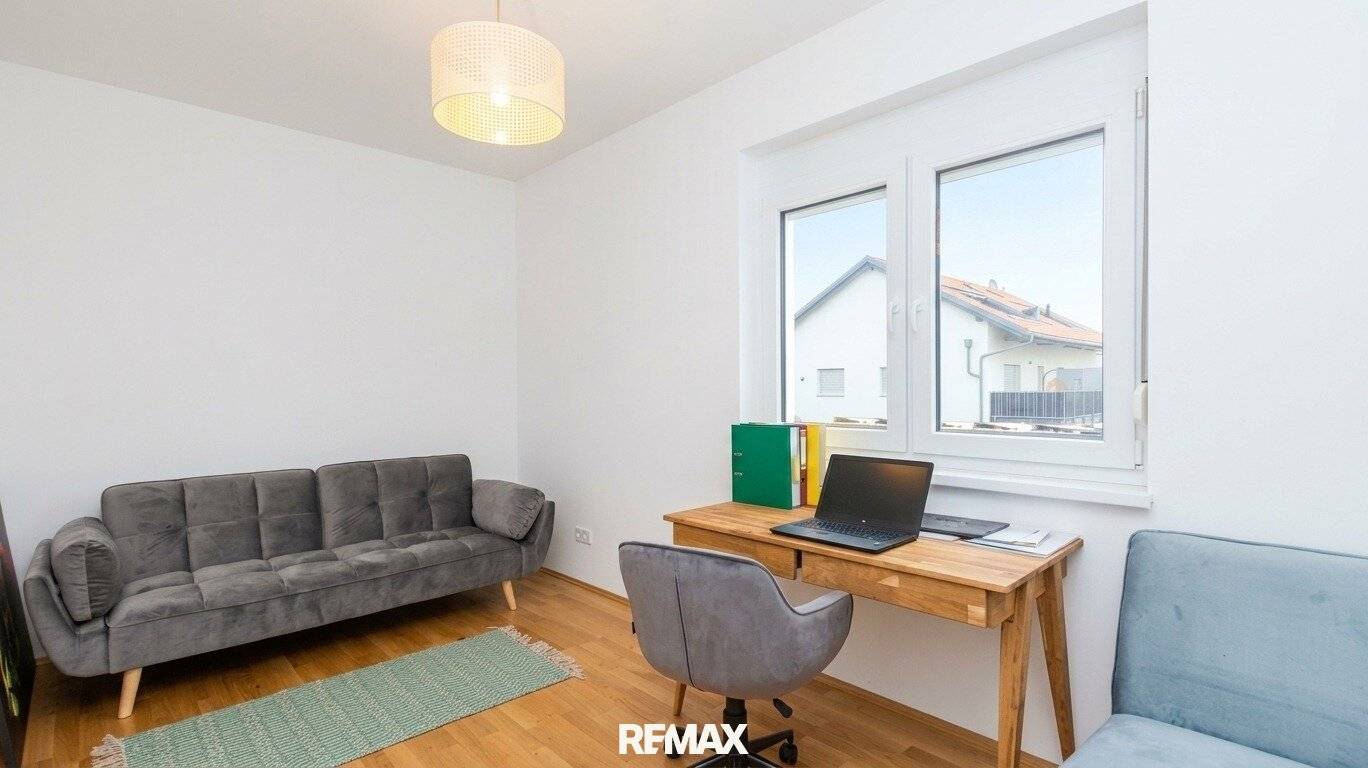 Neuwertige Maisonettewohnung mit Balkon Carport