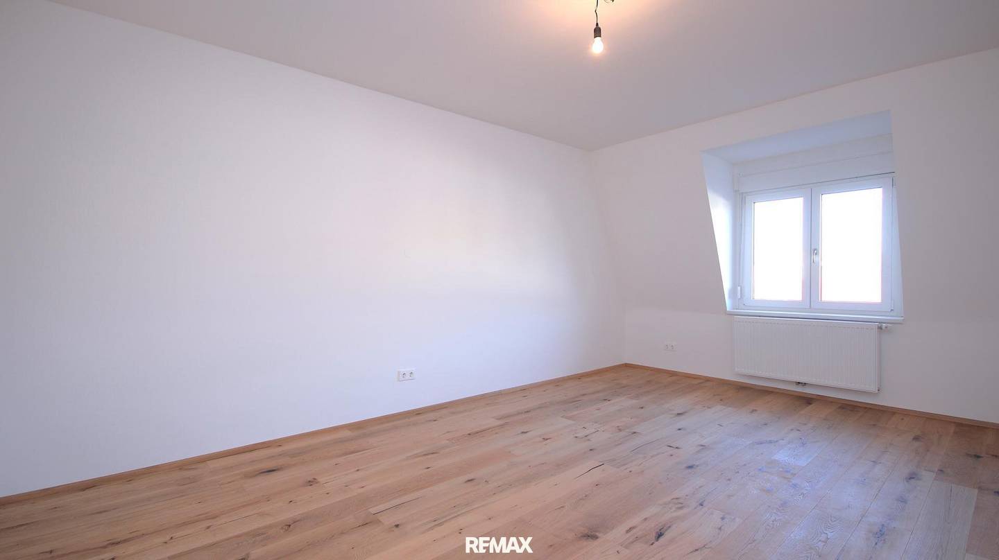 Renovated apartment with balcony in central location