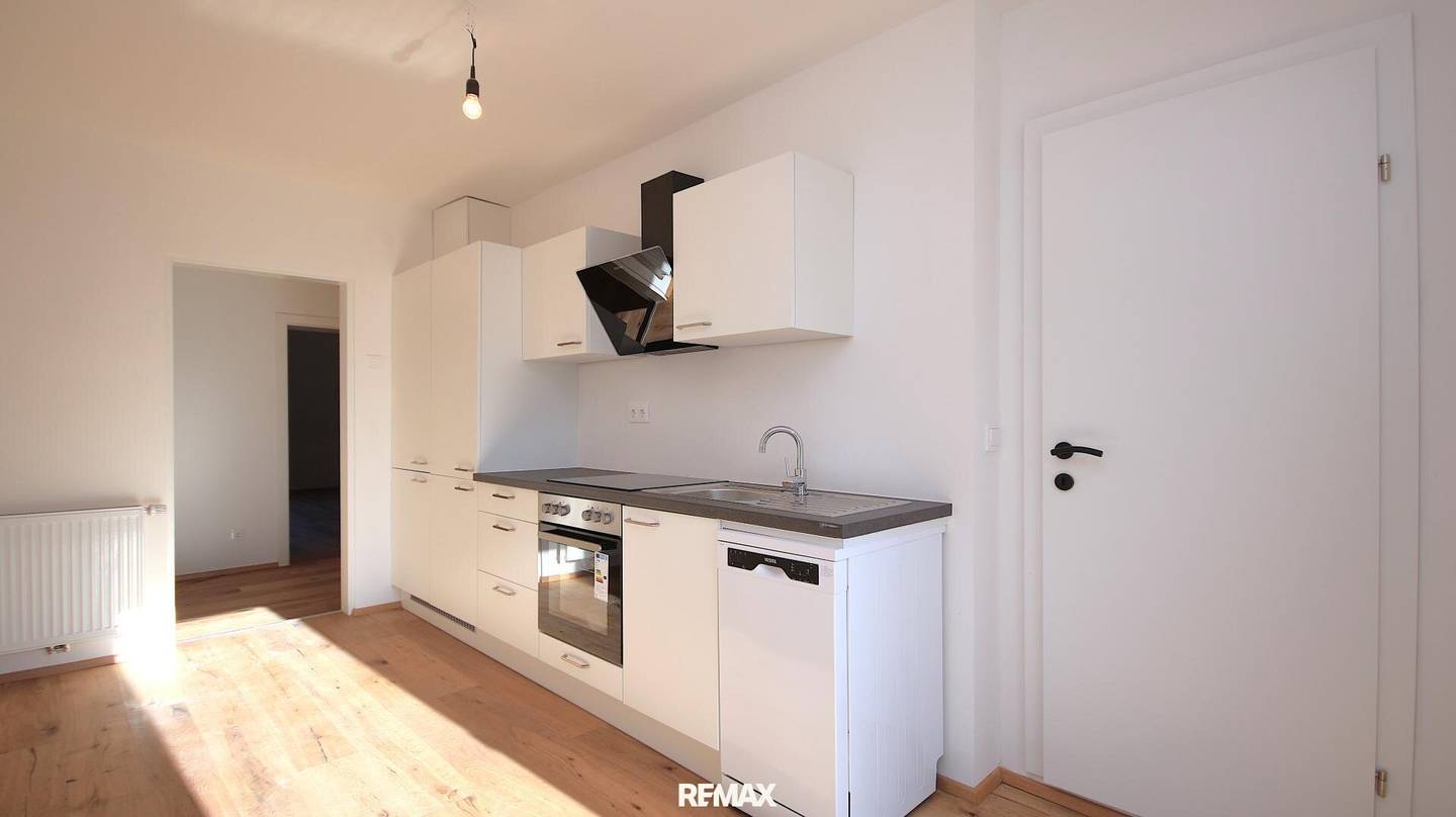 Renovated apartment with balcony in central location