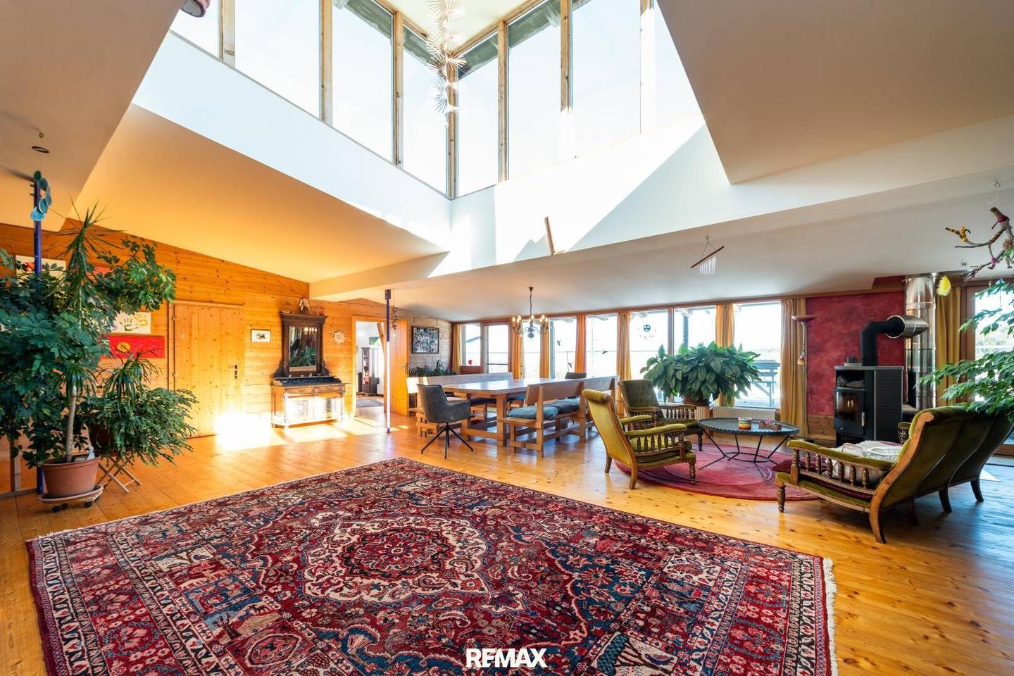 Spacious Estate on 2.4 ha