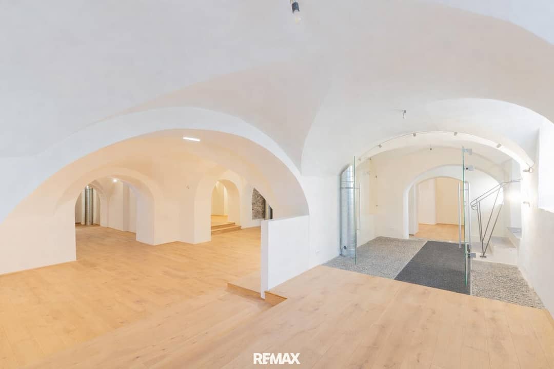 Historic Graz Venue with Vaulted Ceilings
