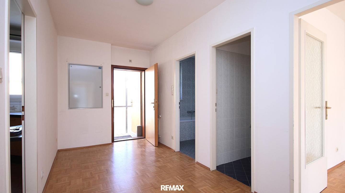 Wohnung mit Tiefgaragenplatz in gepflegtem Zustand