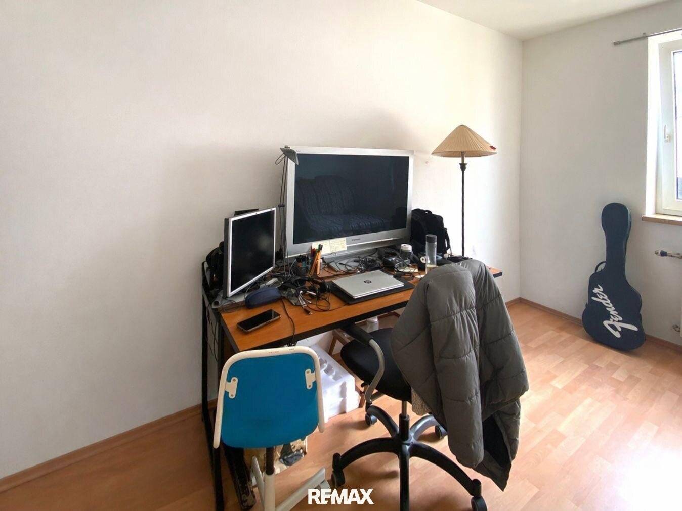 Apartment investment property near supermarket