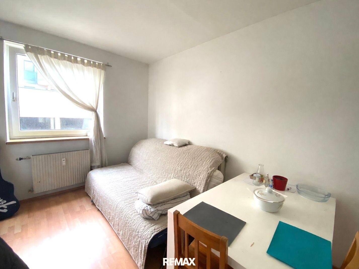 Apartment investment property near supermarket