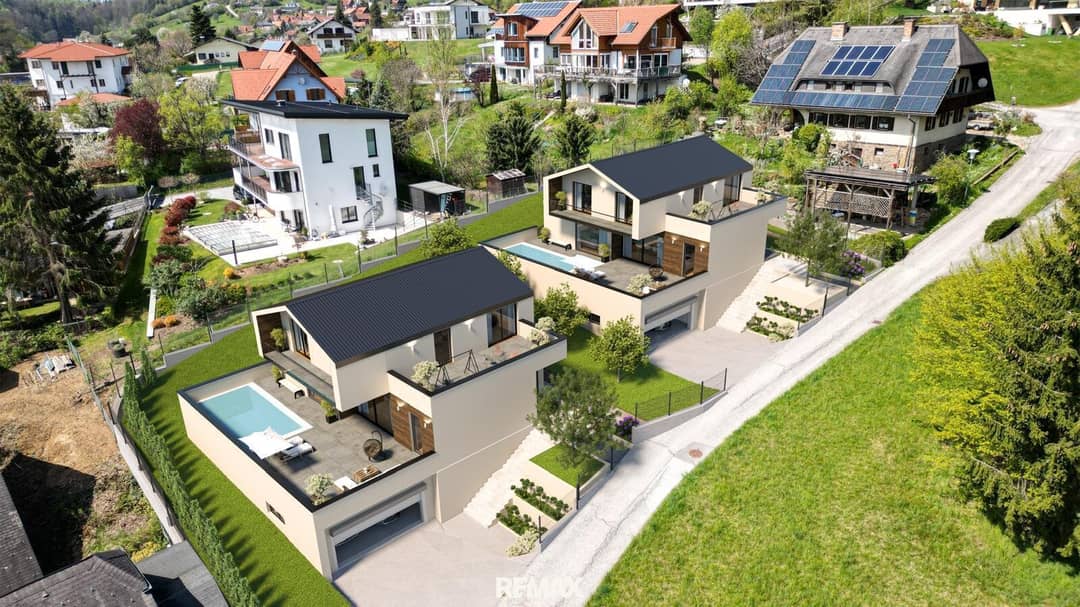 Sonniges Grundstück mit genehmigtem Luxusprojekt