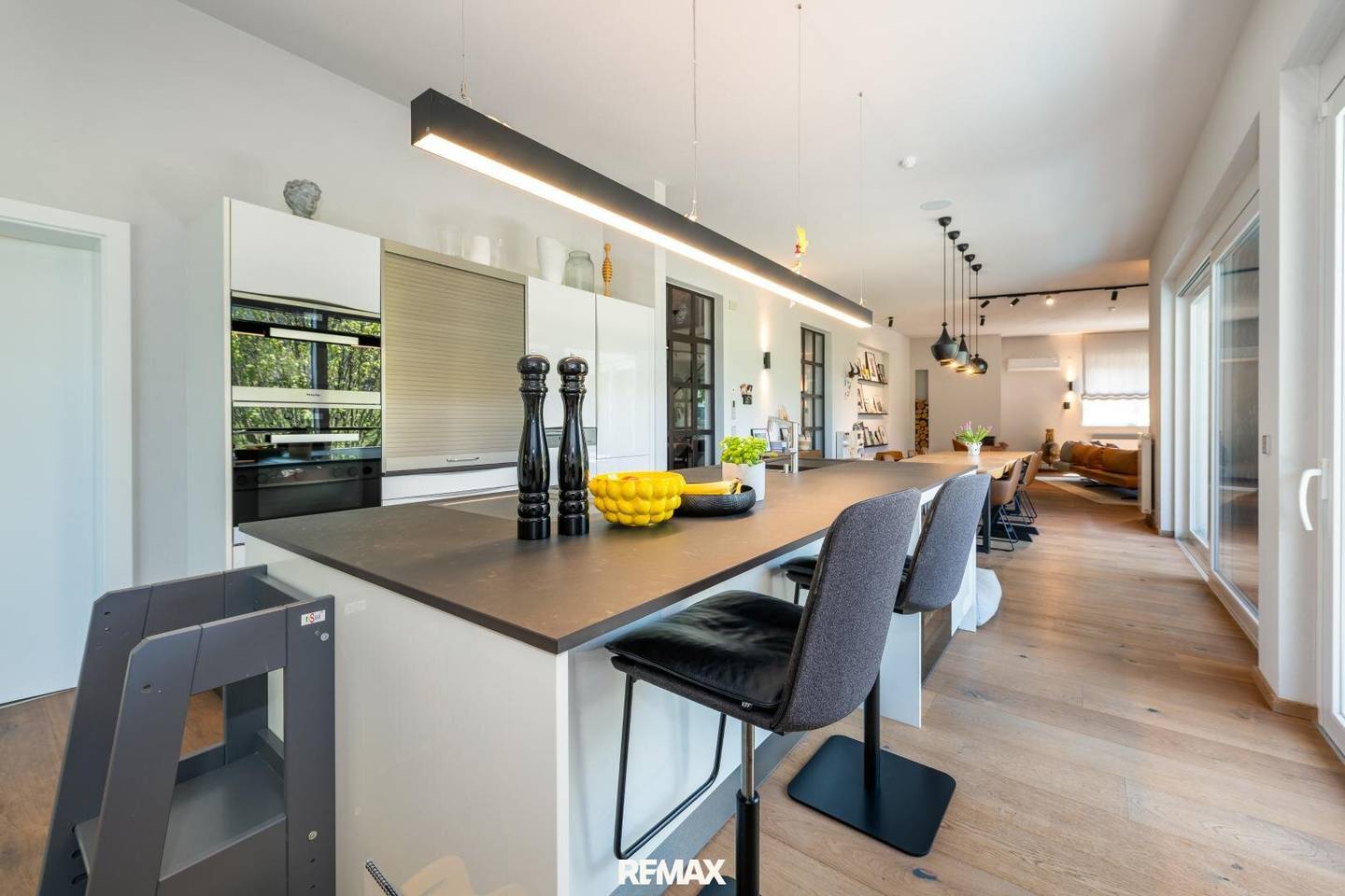 Großzügiges Luxushaus mit Pool in Timmersdorf