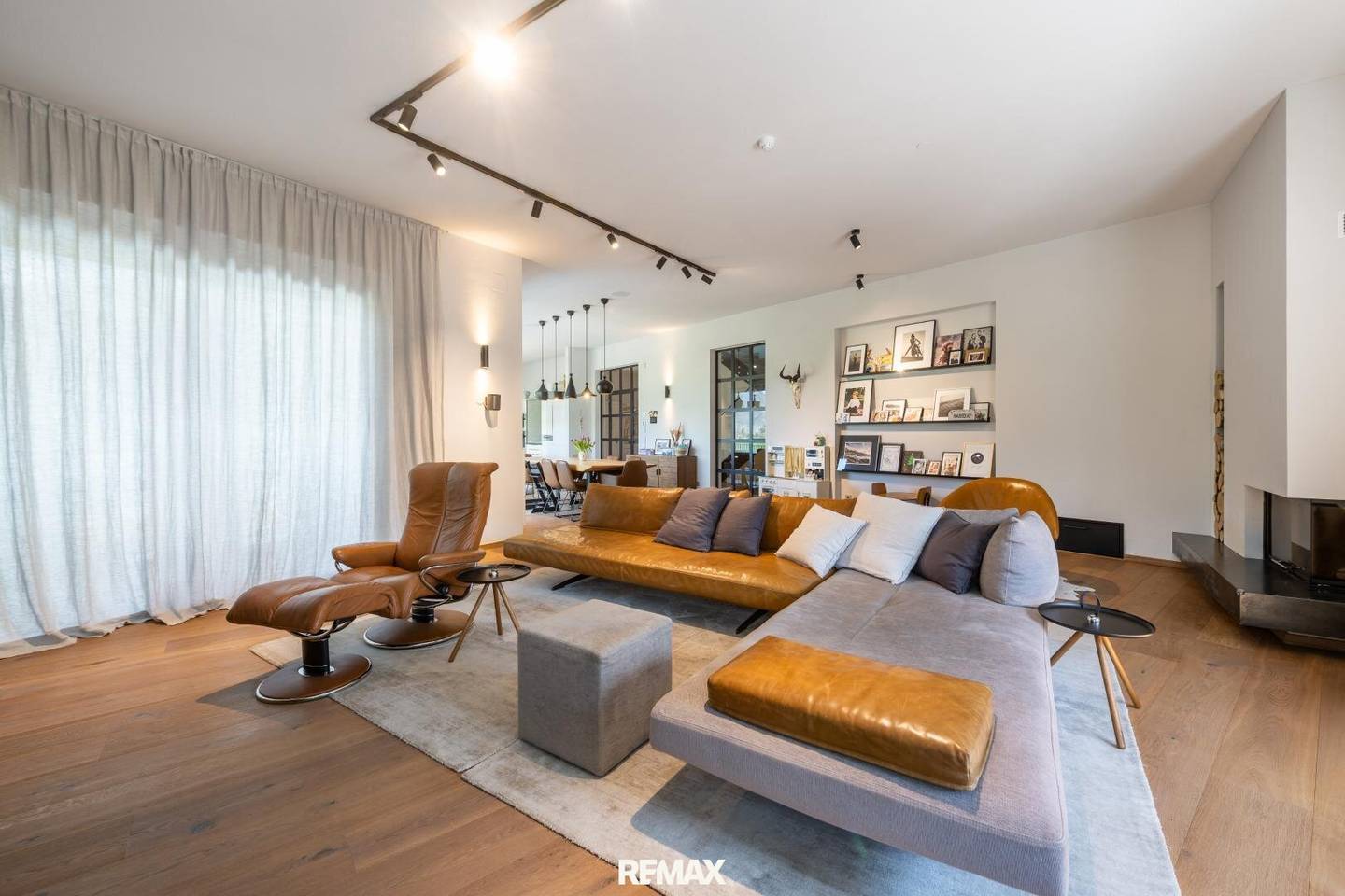 Großzügiges Luxushaus mit Pool in Timmersdorf