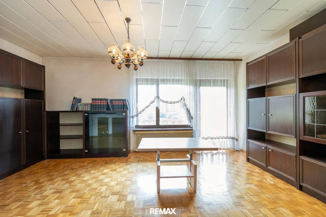 Wohnzimmer mit Zugang Terrasse EG