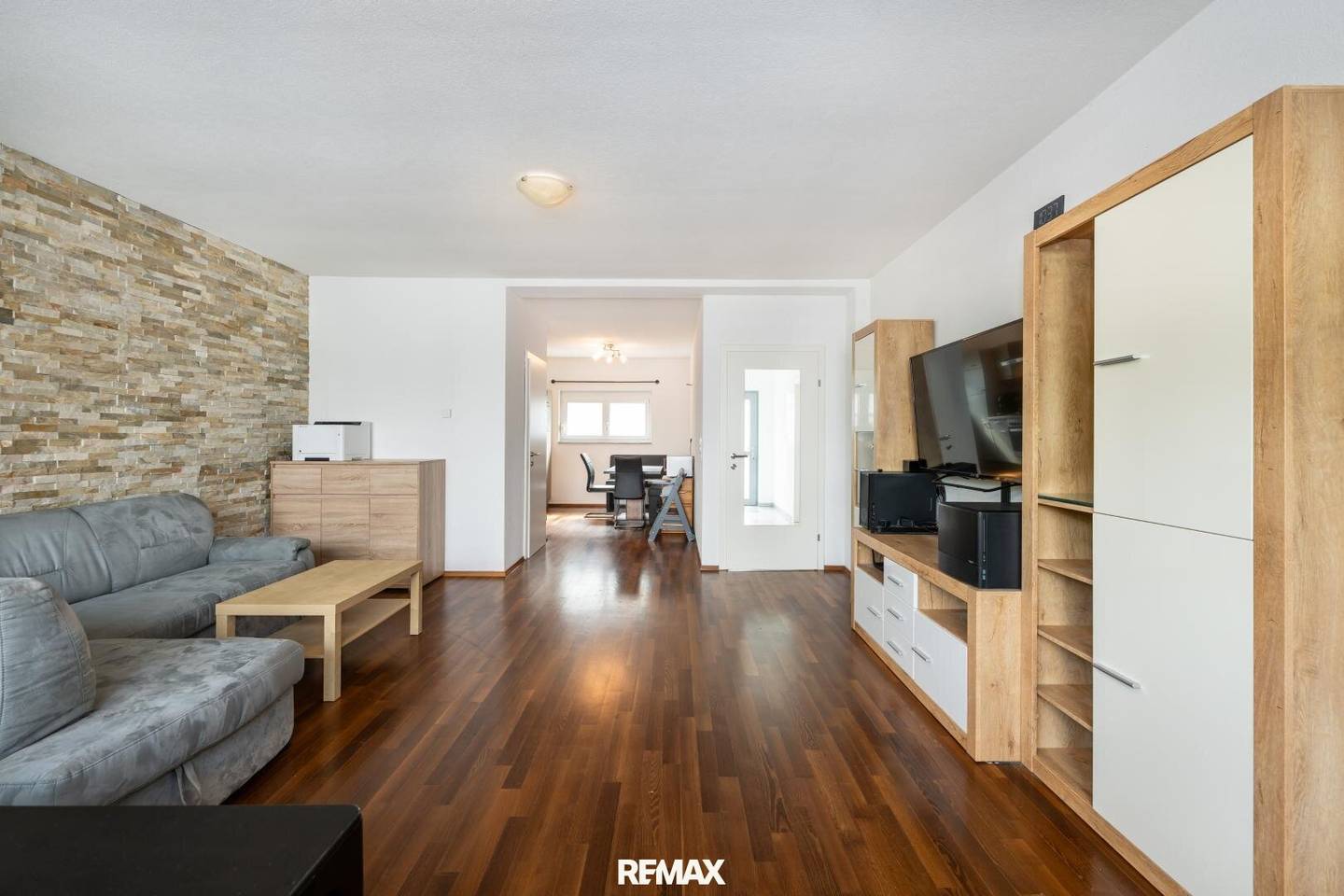 Ground floor apartment with carport in central location