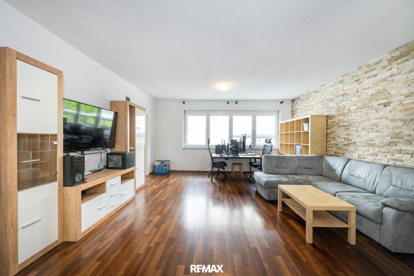 Ground floor apartment with carport in central location