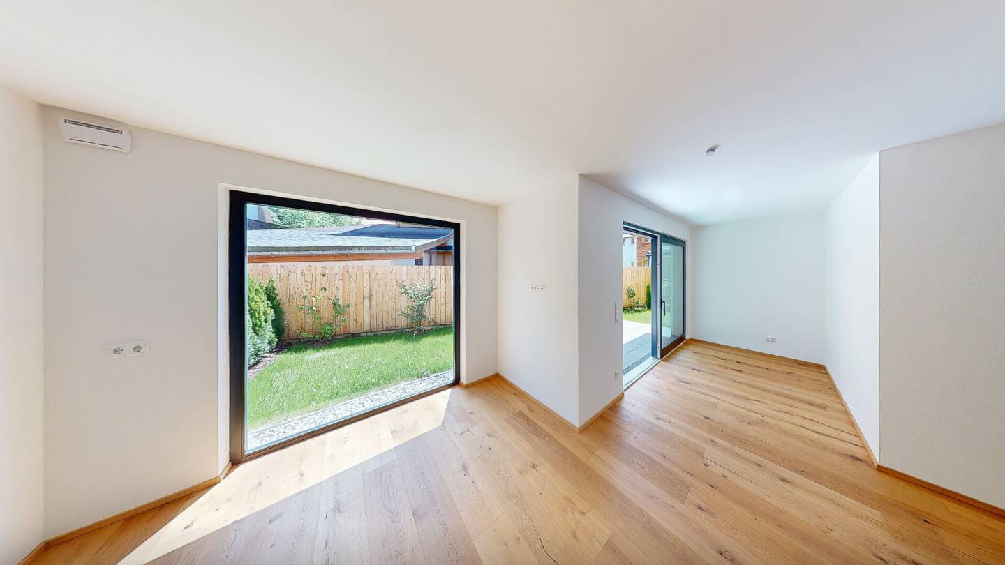 Erdgeschosswohnung mit Garten und Alpenblick